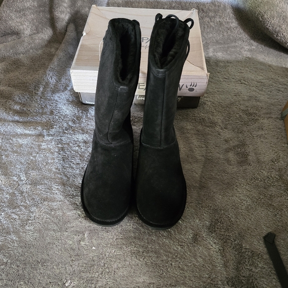 BEARPAW Phyllis In Black Furry Boots Women Size 9 *New In Box* - Picture 6 of 12